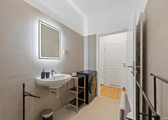 Nuell Residences 13 - 2 Bedrooms Close To Main Station דירה *