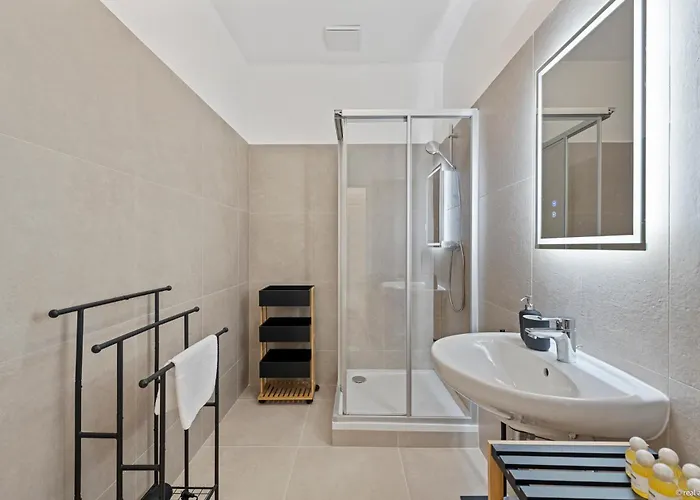 Nuell Residences 13 - 2 Bedrooms Close To Main Station *