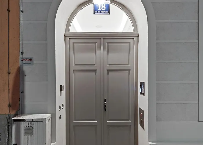 Nuell Residences 13 - 2 Bedrooms Close To Main Station דירה *